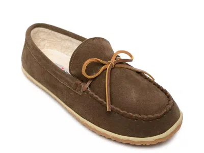 Minnetonka Wide Width Tomm Moccasin Slipper In Brown