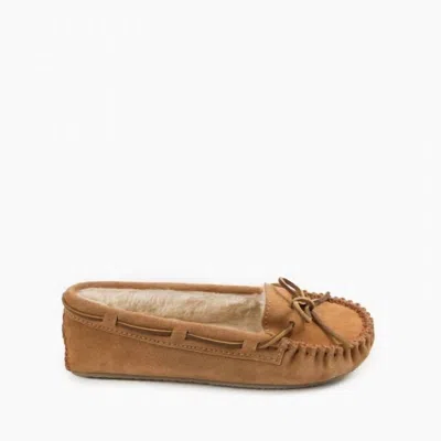 Minnetonka Women's Cally Slipper In Cinnamon In Brown