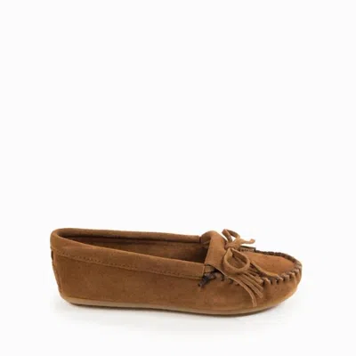 Minnetonka Women's Kilty Hardsole Moccasin In Dusty Brown
