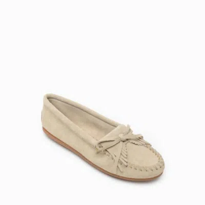 Minnetonka Women's Kilty Hardsole Moccasin In Stone In White