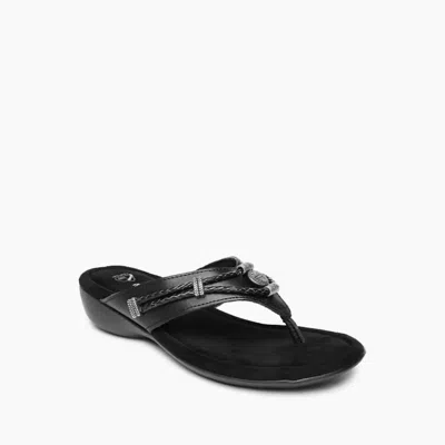 Minnetonka Women's Silverthorn 360 Toe Post Sandal In Black