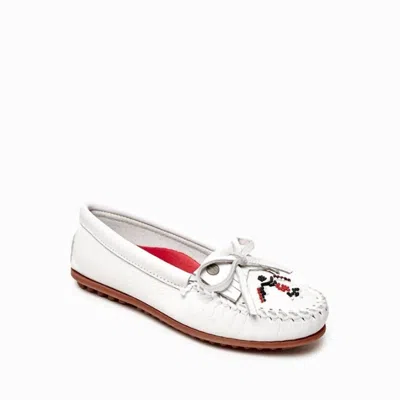 Minnetonka Women's Thunderbird Animikii Hardsole Moccasin In White