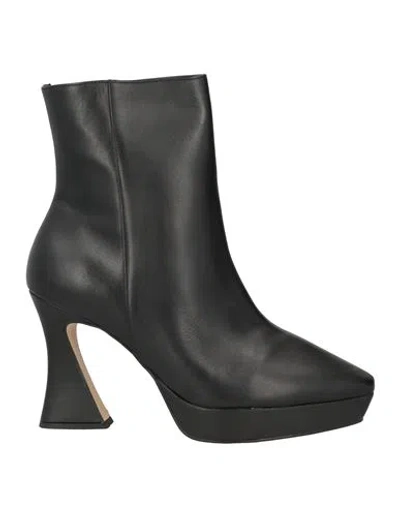 Miss Unique Woman Ankle Boots Black Size 9 Leather