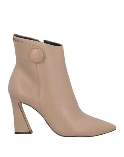 Miss Unique Woman Ankle Boots Dove Grey Size 10 Leather