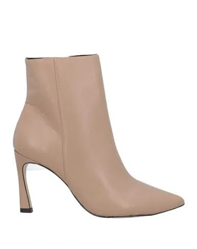 Miss Unique Woman Ankle Boots Light Brown Size 8 Leather In Beige