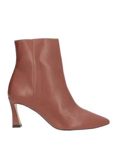 Miss Unique Woman Ankle Boots Rust Size 8 Leather In Brown