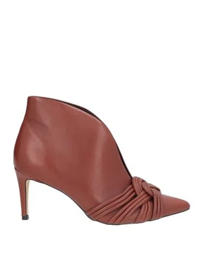 Miss Unique Woman Ankle Boots Rust Size 8 Leather In Red