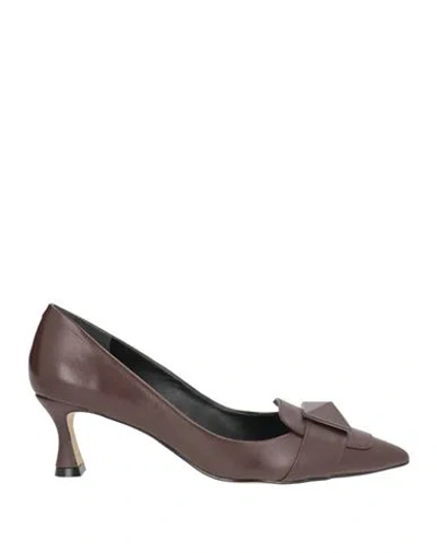 Miss Unique Woman Pumps Brown Size 9 Leather