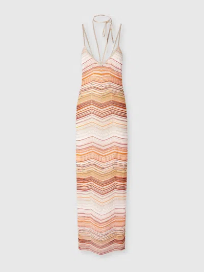 MISSONI LANGES KLEID AUS CHEVRON-LAMÉ MIT PAILLETTEN UND DEKORATIVER SPITZE