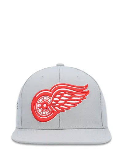 Mitchell & Ness Detroit Red Wings Nhl Alternate Flip Snapback Cap In Gray