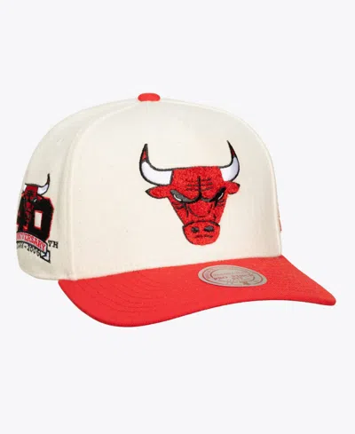 Mitchell & Ness Men's And Women's Cream Chicago Bulls Cream Team Pro Adjustable Hat In White
