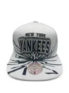Mitchell & Ness Mlb Aftershock Snapback Cap In White