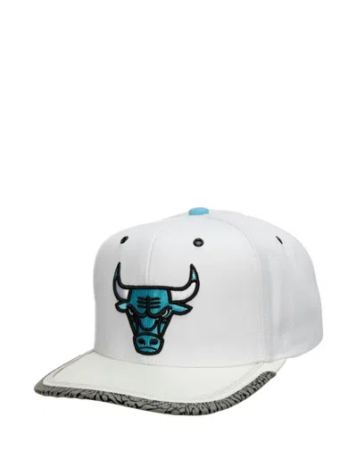 Mitchell & Ness Nba Chicago Bulls Day 3 Snapback Cap In White