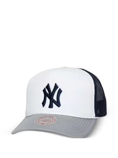 Mitchell & Ness New York Yankees Blocker Trucker Cap In White