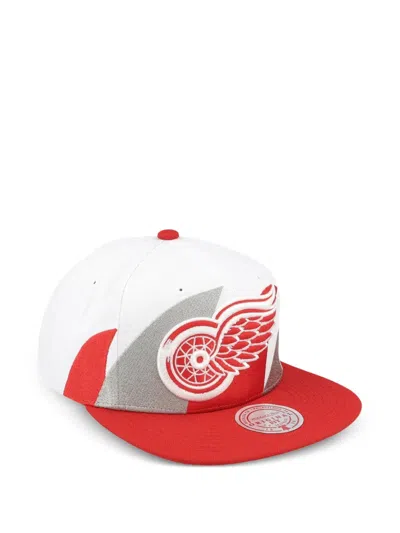 Mitchell & Ness Sharktooth Snapback Cap In White