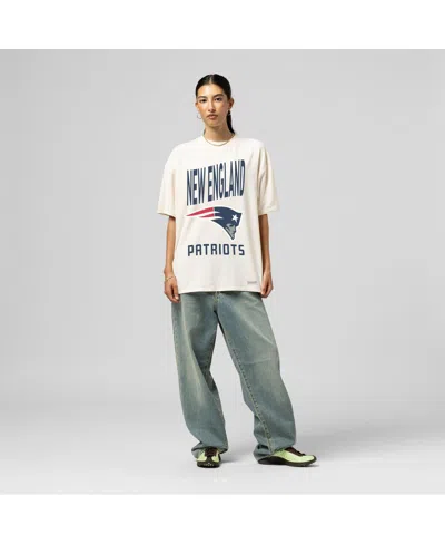 Mitchell & Ness Women's Cream New England Patriots Logo Rise Boyfriend T-shirt In White