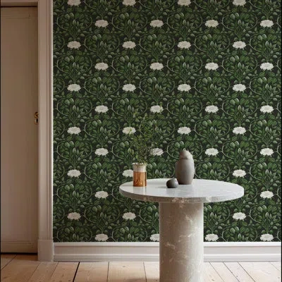 Mitchell Black Garden Vine - Shaded Leaf Botanical Wallpaper In Green