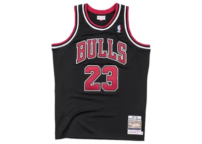 Pre-owned Mitchell & Ness Men's  Chicago Bulls Alternate 199798 Michael Jordan Authentic Jersey In Black