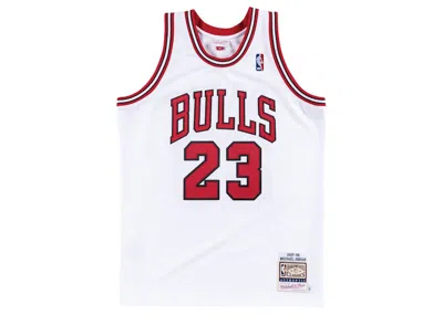 Pre-owned Mitchell & Ness Men's  Chicago Bulls Home 199798 Michael Jordan Authentic Jersey In White