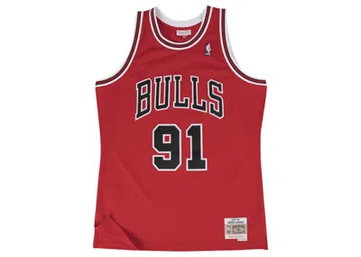 Pre-owned Mitchell & Ness Men's  Chicago Bulls Road 199798 Dennis Rodman Swingman Jersey In Scarelet Red