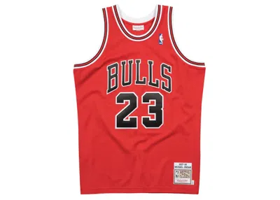 Pre-owned Mitchell & Ness Men's  Michael Jordan Chicago Bulls 199798 Authentic Jersey In Red