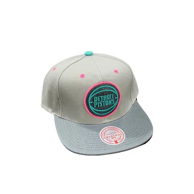 Mitchell & Ness Men's Nba Wolf Mag Pistons Snapback Cap In Light Grey In Green