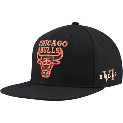 Mitchell & Ness Black Chicago Bulls Core Snapback Hat In Blue