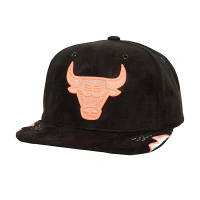 Mitchell & Ness Men's Black Chicago Bulls Day 6 Snapback Hat