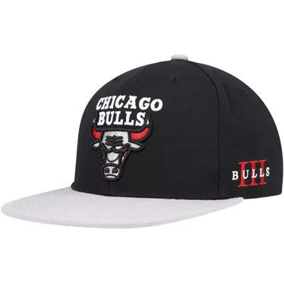 Mitchell & Ness Men's  Black, Gray Chicago Bulls Core Snapback Hat In Black,gray