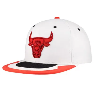 Mitchell & Ness White Chicago Bulls Day 4 Snapback Hat