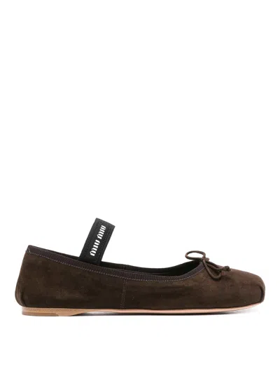 Miu Miu Bow Detail Suede Ballerina Shoes In Brown