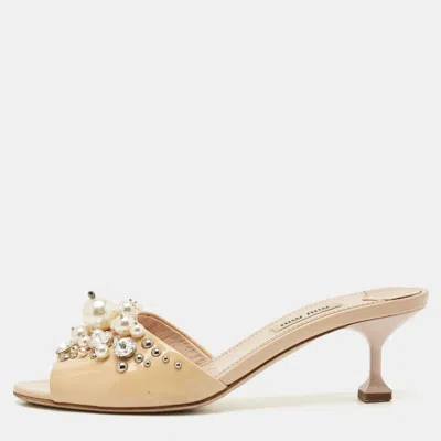 Pre-owned Miu Miu Beige Patent Leather Faux Pearl Embellished Slide Sandals Size 37
