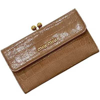 Pre-owned Miu Miu Beige Patent Leather Wallet (bi-fold) ()