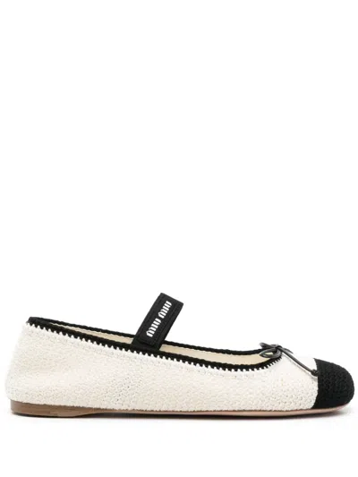 Miu Miu Ballerina In White And Black Crochet Knit Women In Avorio Nero