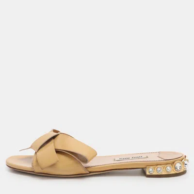 Pre-owned Miu Miu Bow Embellished Size 36 Beige Patent Leather Flats In Sand