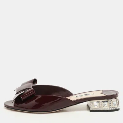 Pre-owned Miu Miu Burgundy Patent Leather Bow Crystal Embellished Heel Slide Sandals Size 37