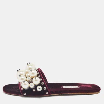 Pre-owned Miu Miu Burgundy Velvet Faux Pearl Embellished Flat Slides Size 35.5
