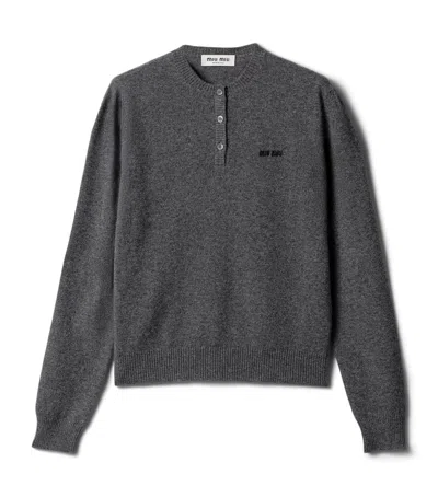 Miu Miu Cashmere Logo Sweater In Gray