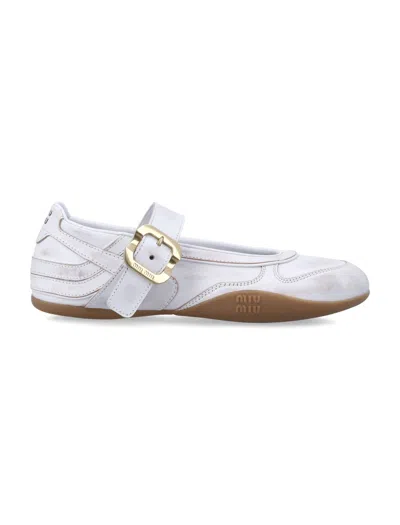 Miu Miu Classic Retro-inspired Ballerinas With Chic Buckle Detail In White