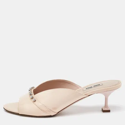 Pre-owned Miu Miu Cream Patent Leather Crystal Embellished Open Toe Mules Size 39.5