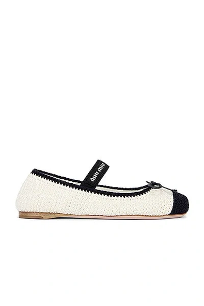 Miu Miu Ballerina In White And Black Crochet Knit Women In Avorio Nero