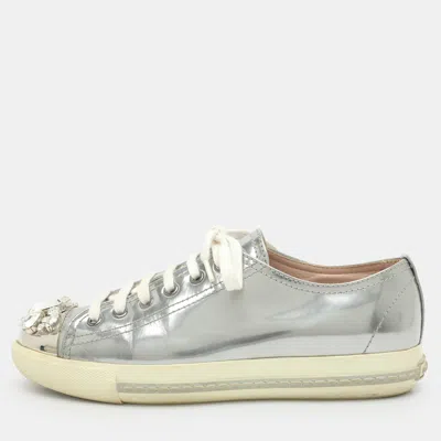 Pre-owned Miu Miu Crystal Embellished Size 37.5 Silver Leather Cap Toe Low Top Sneakers