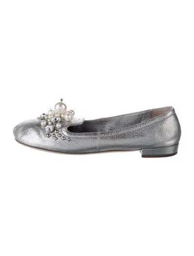 Pre-owned Miu Miu Faux Pearl Accents Leather Loafers In Metallic/silver
