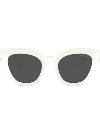 Miu Miu Glimpse Cat-eye Frame Sunglasses In White