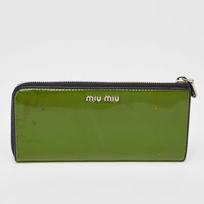 Pre-owned Miu Miu Green Patent Leather Bow Zip Continental Wallet