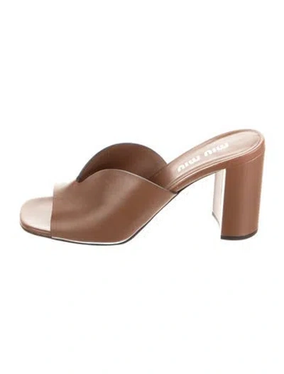 Pre-owned Miu Miu Leather Cutout Accent Slides In Brown