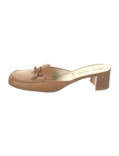Pre-owned Miu Miu Leather Mules In Neutral