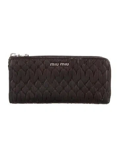 Pre-owned Miu Miu Leather Pouch In Burgundy