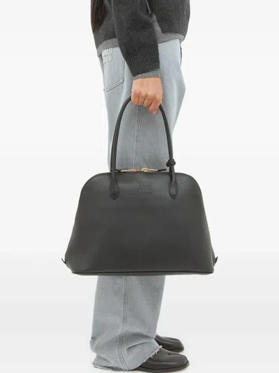 Miu Miu Logo-embossed Shoulder Bag In Schwarz