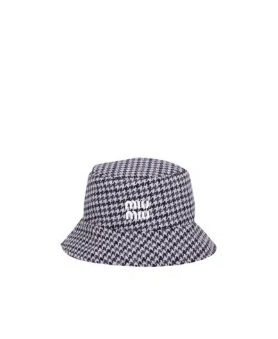 Miu Miu Logo Houndstooth Bucket Cap In Gray